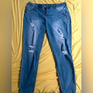 Maurices Jeggings Distressed With Holes Size XL REG
